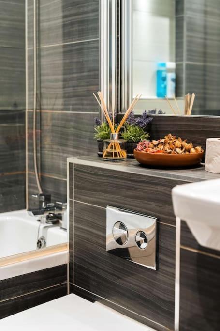Central Maidstone Contractor Flat Экстерьер фото